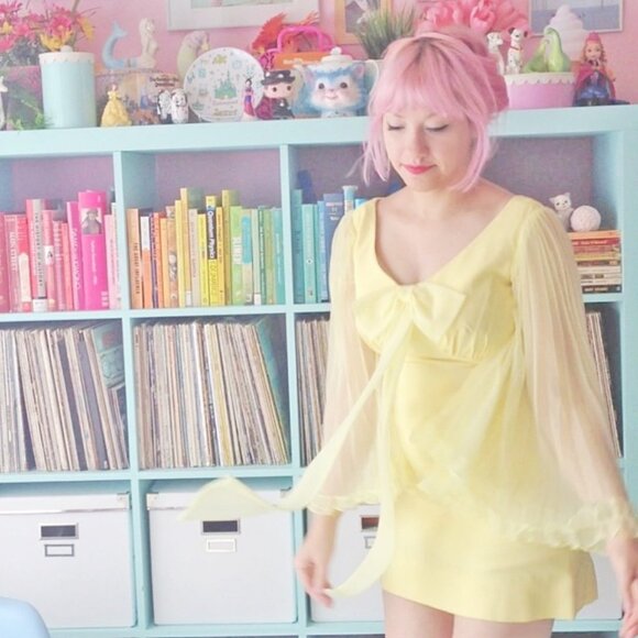 Vintage yellow Megan Draper bell sleeve mini dress - fits like a small - Picture 3 of 10